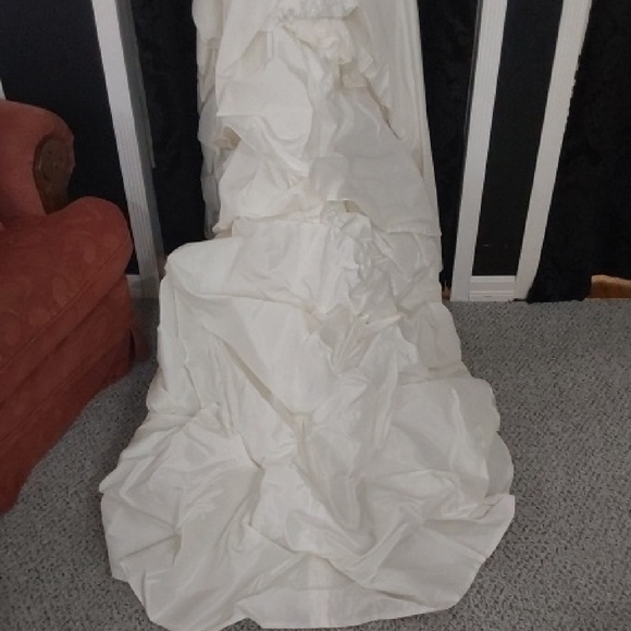 Divina Sposa Miss Kelly Wedding Gown MK101-09 - Picture 3 of 5